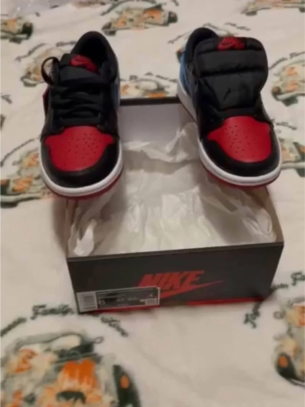 Nike women’s Black, blue and Red Low-Top Sneakers